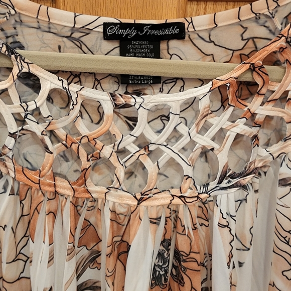 Flowy Blouse - Picture 4 of 6